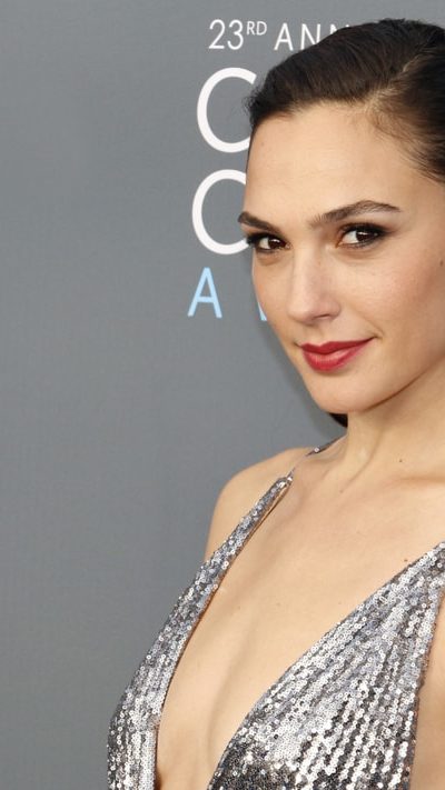Gal Gadot attended the 23rd Annual Critics' Choice Awards held at the Barker Hangar in Santa Monica, USA on January 11, 2018. She paired her silver dress with a slicked back raven hairstyle and red lips.