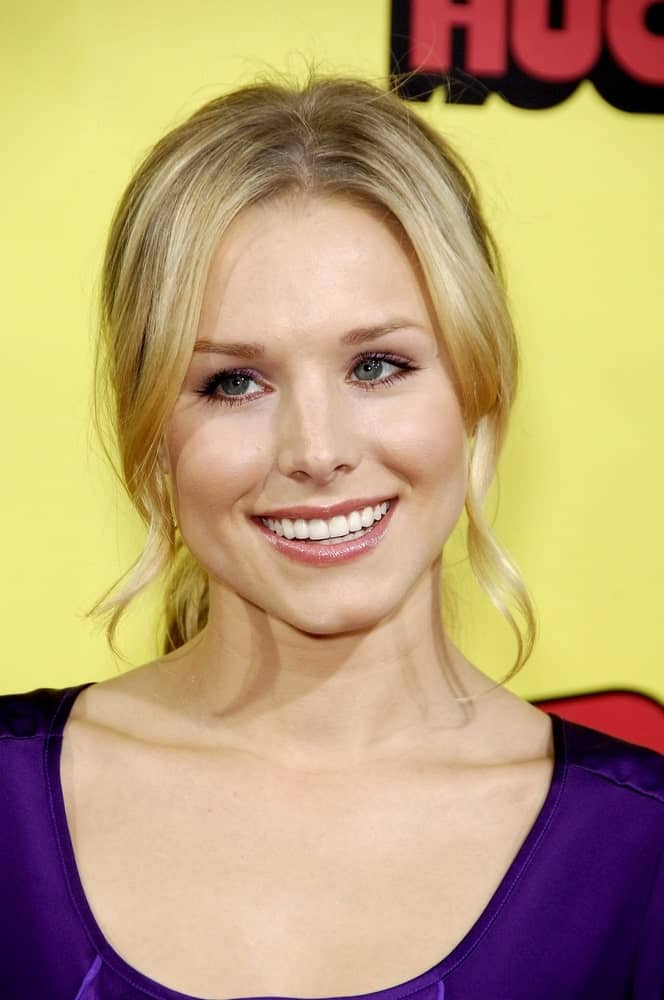 Kristen Bell with her blonde highlighted tresses arranged into a messy upstyle at the Premiere of SUPERBAD at Grauman's Chinese Theatre, Los Angeles, CA on August 13, 2007.