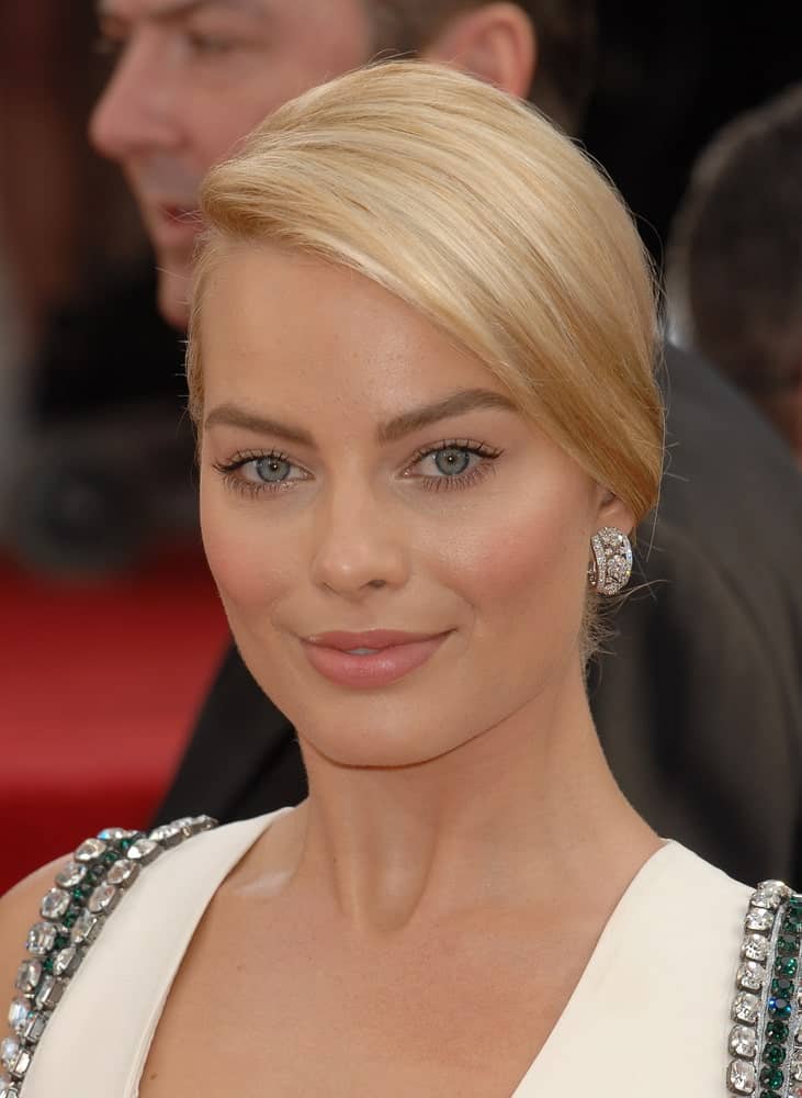 Margot Robbie looked sophisticated in a neat side-parted updo during the 2014 Golden Globe Awards on January 12, 2014, in Beverly Hills, CA. 