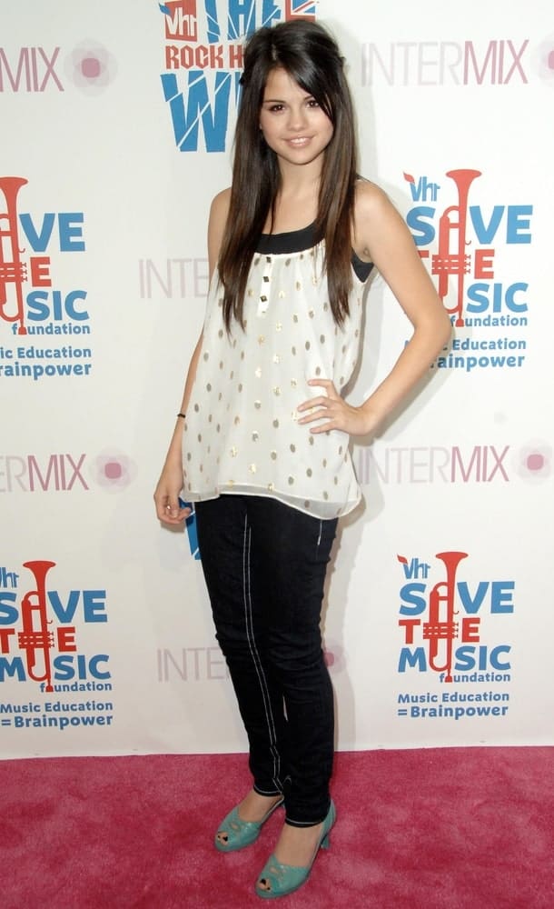 Selena Gomez was at the Rock & Shop 'Til You Drop INTERMIX benefit for VH1 Save the Music Foundation, INTERMIX store in Los Angeles, CA on July 11, 2008. She had a casual look to her outfit and straight half-up hairstyle with highlights.