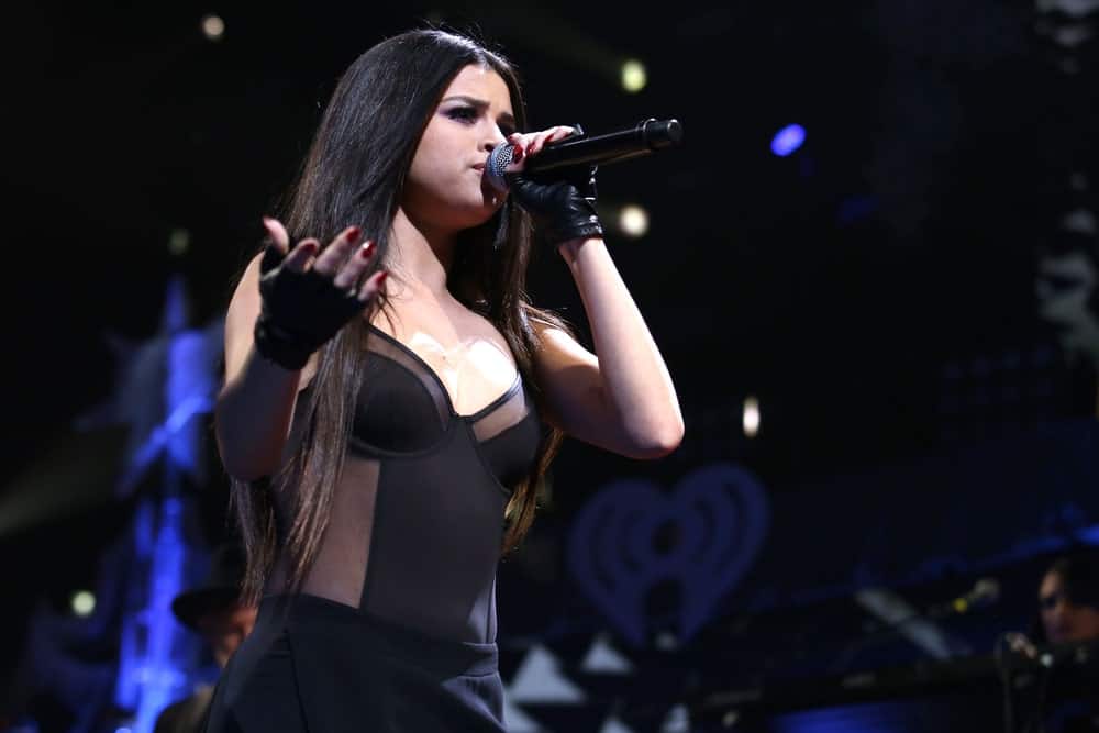 Selena Gomez performed at the Jingle Ball concert at the Wells Fargo Center on December 9, 2015 in Philadelphia. She came in a sexy black outfit and paired it with a long straight hairstyle.
