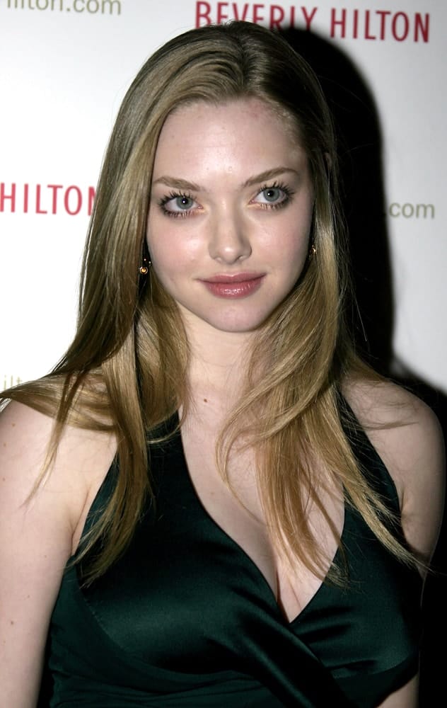 Amanda Seyfried was at the 55th Annual Ace Eddie Awards held at Beverly Hilton Hotel in Beverly Hills, USA on February 20, 2005. She paired her jade-colored dress with a long and loose sandy blond hairstyle with layers and a slight tousle.