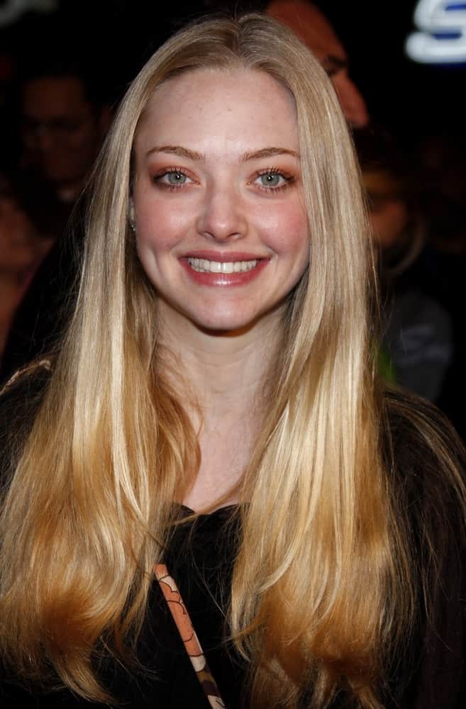 Amanda Seyfried attended the World premiere of 'Charlie Wilson's War' held at the Universal Studios in Hollywood, USA on December 10, 2007. She wore her sandy blond hair with a loose and tousled look that has highlights at the tips.