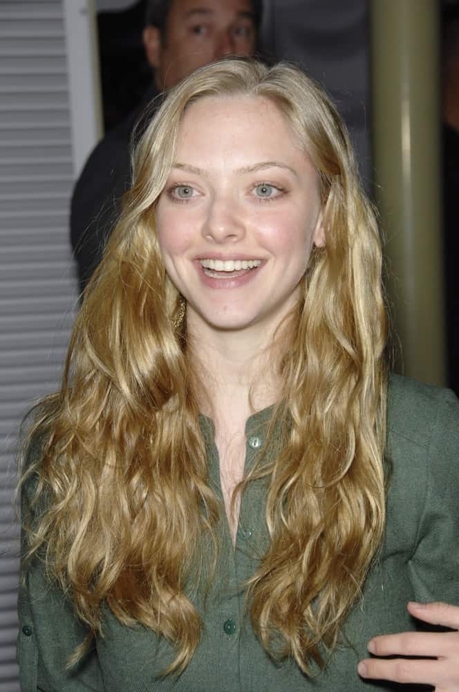 Amanda Seyfried went with a simple look to her minimal make-up and loose tousled sandy blond hairstyle with layers and waves at the Los Angeles premiere of "Starter for 10" on February 6, 2007 in Los Angeles, CA.