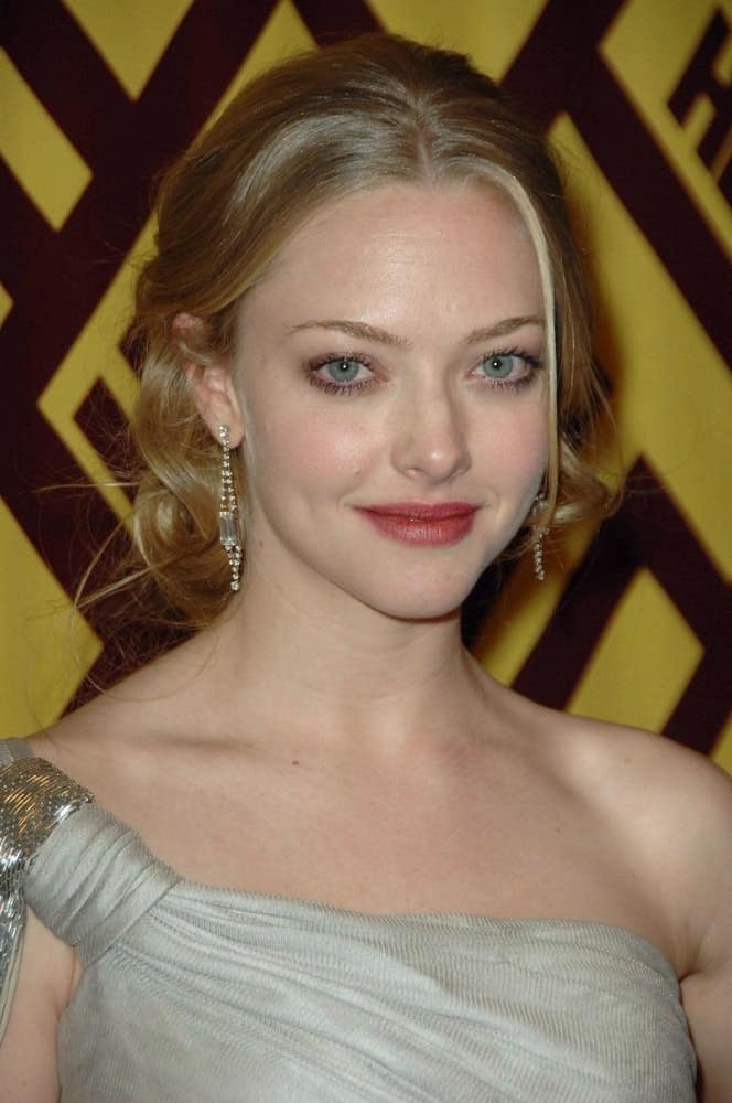 Amanda Seyfried was at the After Party - HBO Golden Globes After Party held at the 55 Restaurant of Beverly Hilton Hotel in Los Angeles, CA on January 11, 2009. She was quite charming in her messy sandy blond half up low bun hairstyle and silver dress.