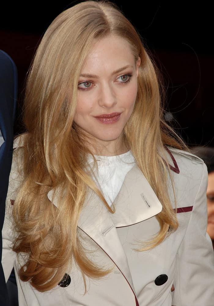 Amanda Seyfried was in attendance at the Hugh Jackman Star On The Hollywood Walk Of Fame Ceremony on December 13, 2012 in Los Angeles, CA. She wore a trench coat that she paired with her loose and tousled sandy blond hairstyle with subtle layers and highlights.