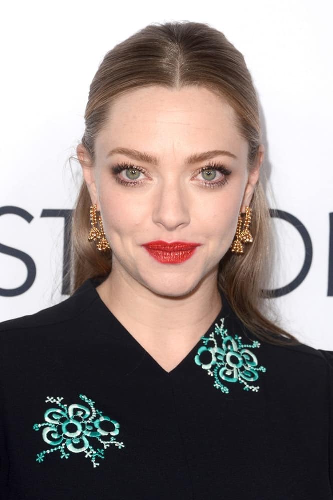 Amanda Seyfried's floral outfit went perfectly well with her simple half-up hairstyle that has a slick and straight finish at the 