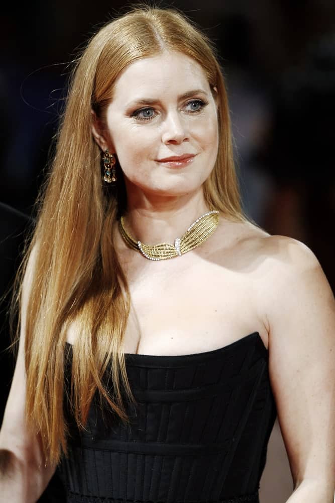 Amy Adams attended the premiere of 'Arrival' during the 73rd Venice Film Festival on September 1, 2016 in Venice, Italy. She paired her stunning black strapless dress with a long and straight hairstyle.