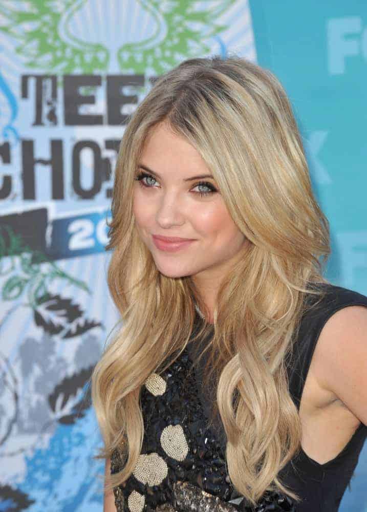 On August 8, 2010, Ashley Benson attended the 2010 Teen Choice Awards at the Gibson Amphitheatre, Universal Studios, Hollywood. She came in a black dress to pair with her long and layered sandy blonde loose and tousled hairstyle.