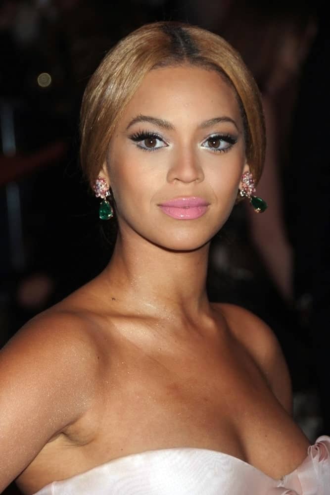 Beyonce Knowles emphasized her emerald earrings with a loose center-parted updo that she wore at the Superheroes Fashion and Fantasy Gala on May 5, 2008.