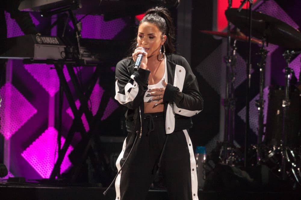 Demi Lovato performed at the Power 96.1 iHeartRadio 2017 Jingle Ball in Atlanta Georgia on December 15th 2017 at the Phillips Arena. She was seen wearing a sporty ensemble outfit to pair with her raven high ponytail hairstyle.
