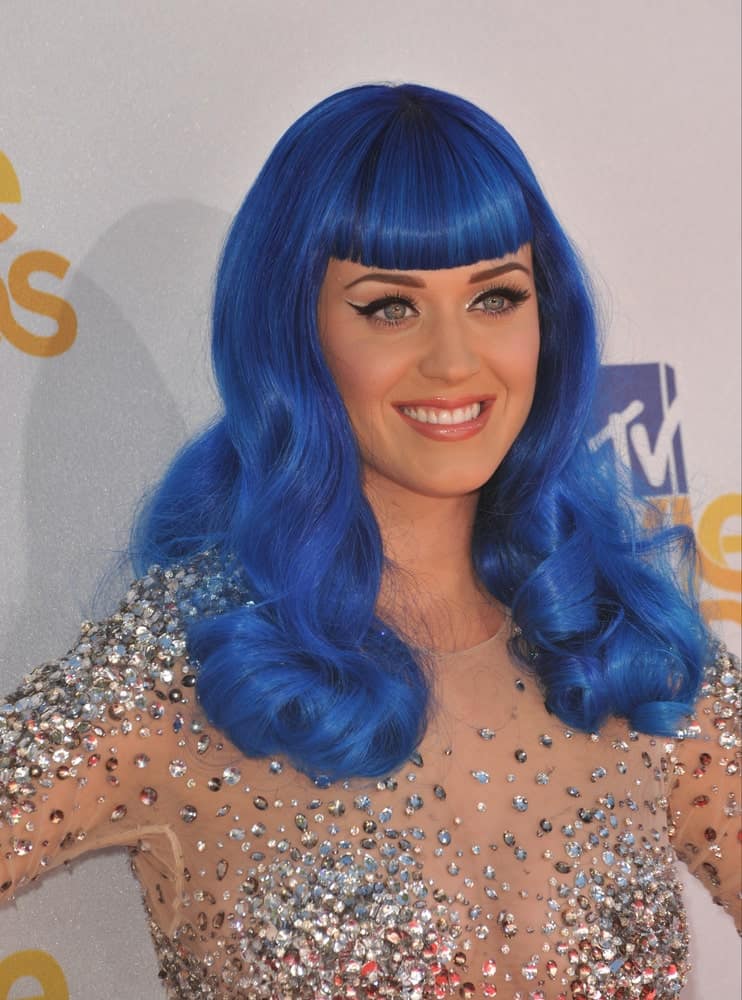 The singer made an appearance at the 2010 MTV Movie Awards held at the Gibson Amphitheatre on June 06, 2010 rocking her blue curly hair with blunt bangs.