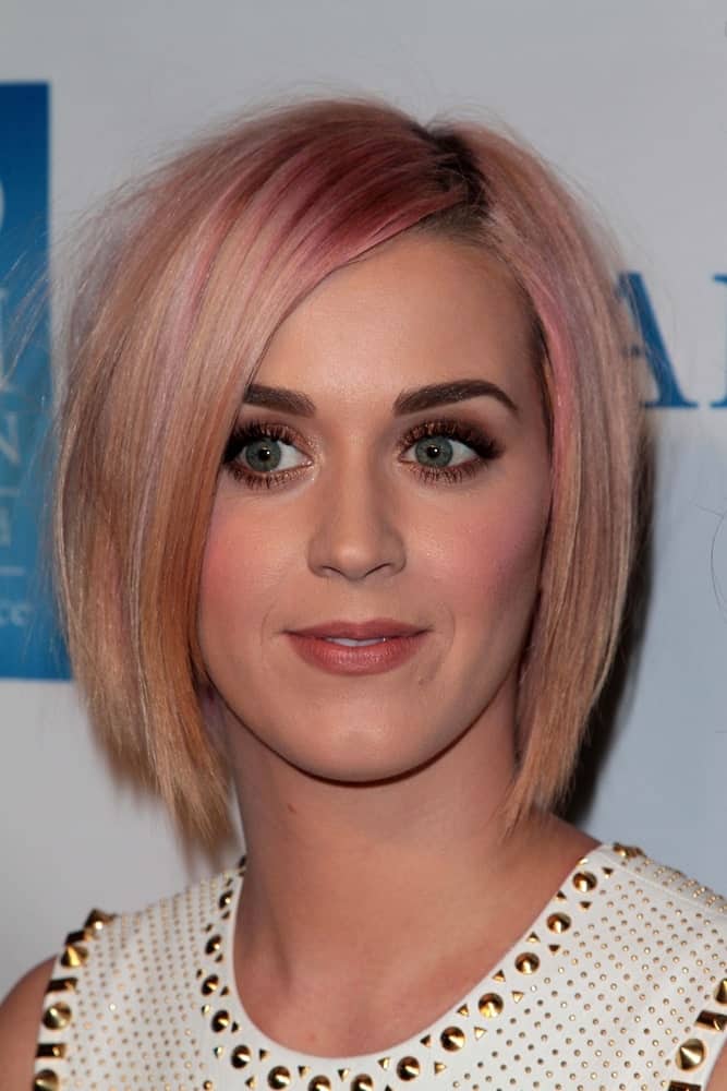 Katy Perry opted for a short layered bob in light pink during the 3rd Annual