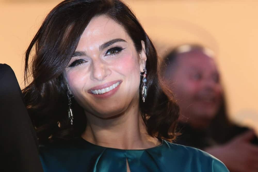 Rachel Weisz wears a teal dress at the 'Youth' Premiere during the 68th annual Cannes Film Festival on May 20, 2015. Dangling earrings along with short curls and side-swept bangs completed the look.