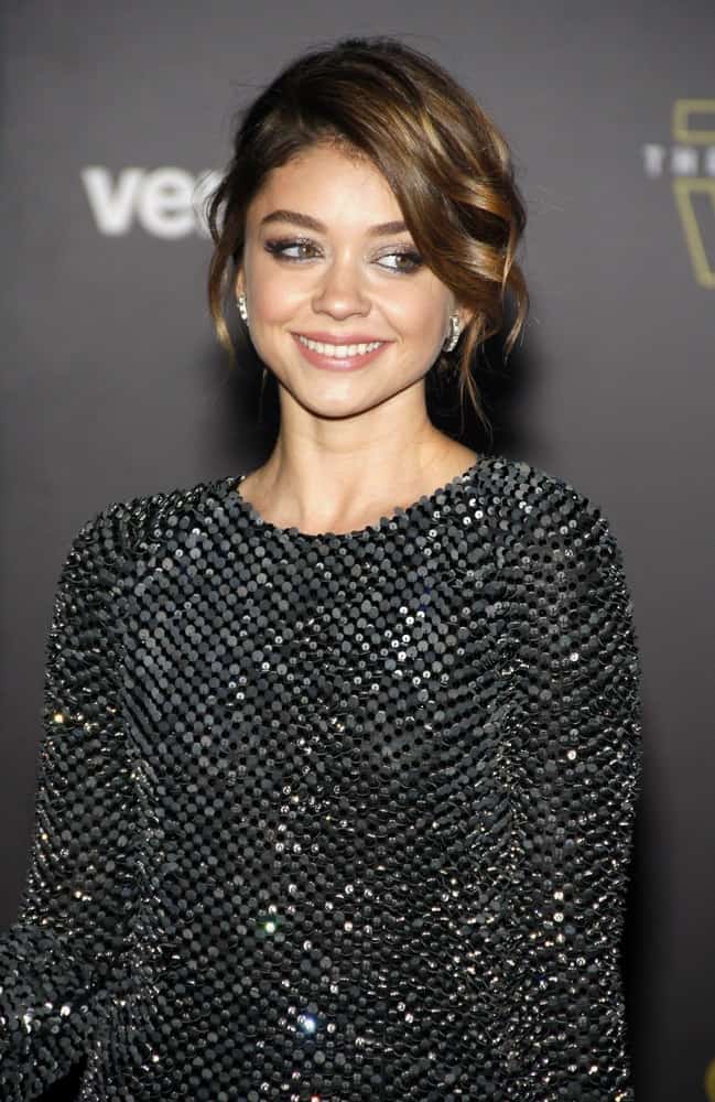 Sarah Hyland still looked chic even with this messy upstyle, a style she wears at the World premiere of 'Star Wars: The Force Awakens' on December 14, 2015. Sarah Hyland still looked chic even with this messy upstyle, a style she wears at the World premiere of 'Star Wars: The Force Awakens' on December 14, 2015.