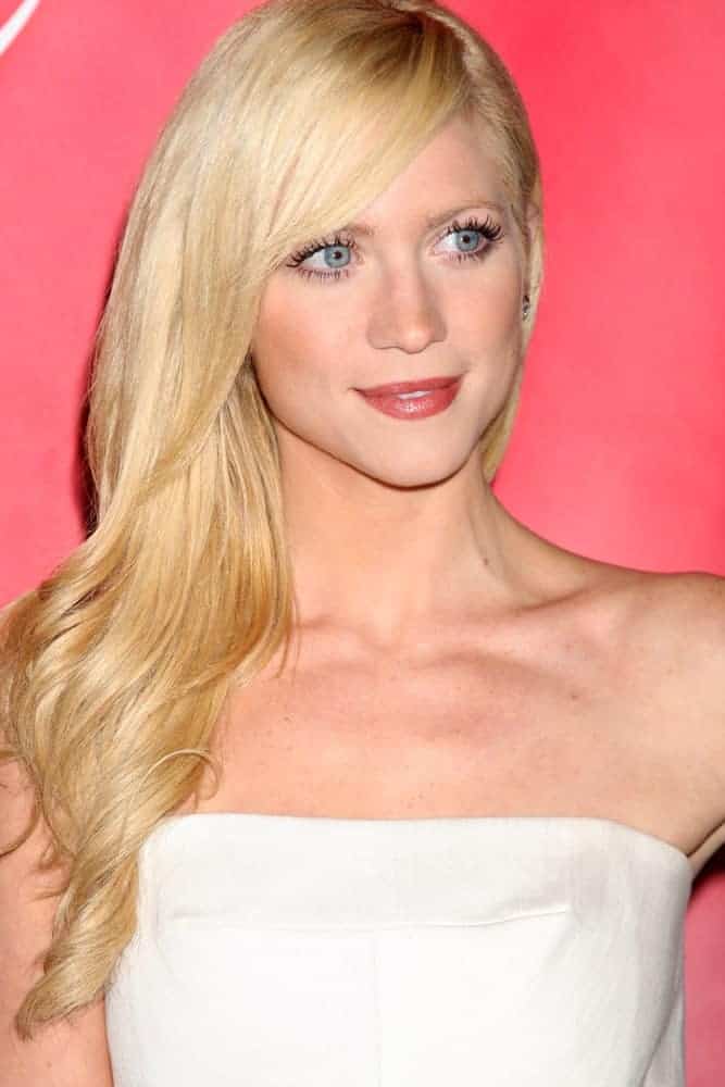 Brittany Snow was at the NBC TCA Winter 2011 Party at Langham Huntington Hotel on January 13, 2010 in Pasadena, CA. She wore a white strapless dress to pair with her long blonde side-swept hairstyle that has layers and side-swept bangs.