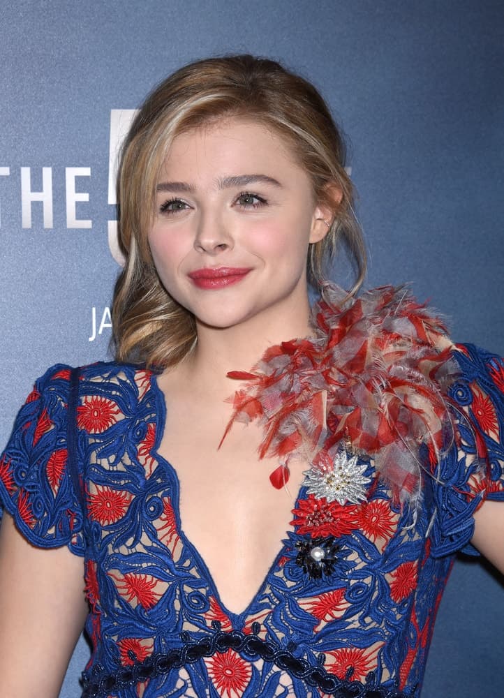 Chloe Grace Moretz was at The 5th Wave Special Screening on January 14, 2016 in Los Angeles, CA. She wore a colorful dress to pair with her low bun hairstyle that has highlights and long side-swept bangs.