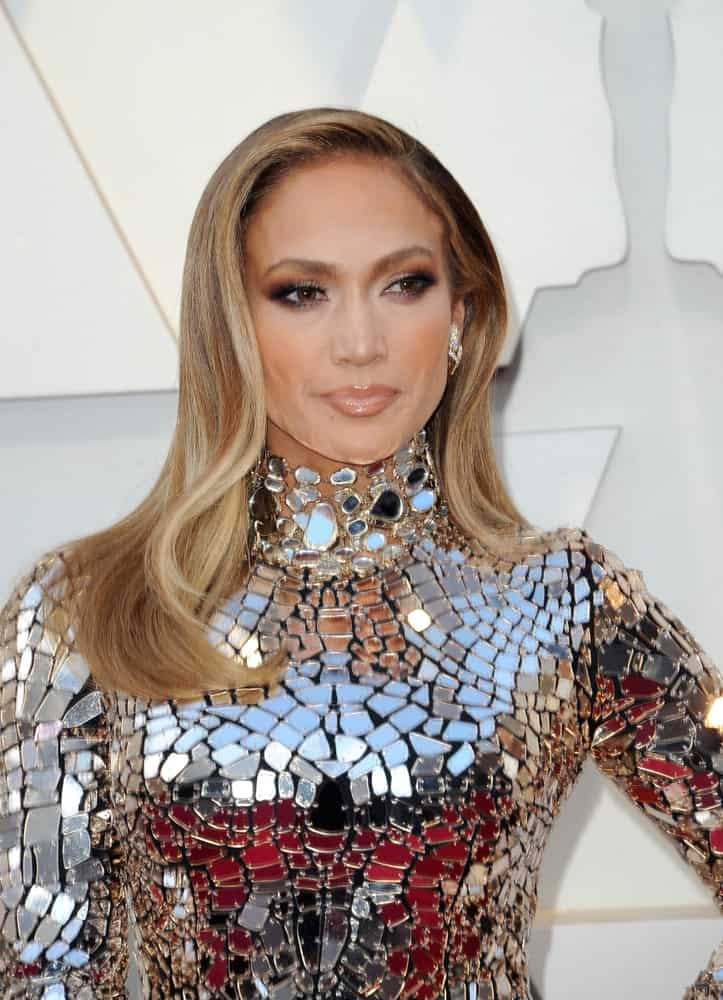 Jennifer Lopez sported a neat side-parted hairstyle during the 91st Annual Academy Awards on February 24, 2019.