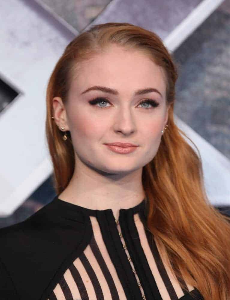 Sophie Turner looked lovely in this deep side part with loose waves swept to one side hairstyle during the X-Men: Apocalypse - UK fan screening on May 6, 2016.