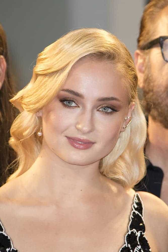 Sophie Turner channeled Old Hollywood with this perfectly styled sultry vintage hairstyle at the Kineo Diamanti Award Ceremony on September 4, 2016.