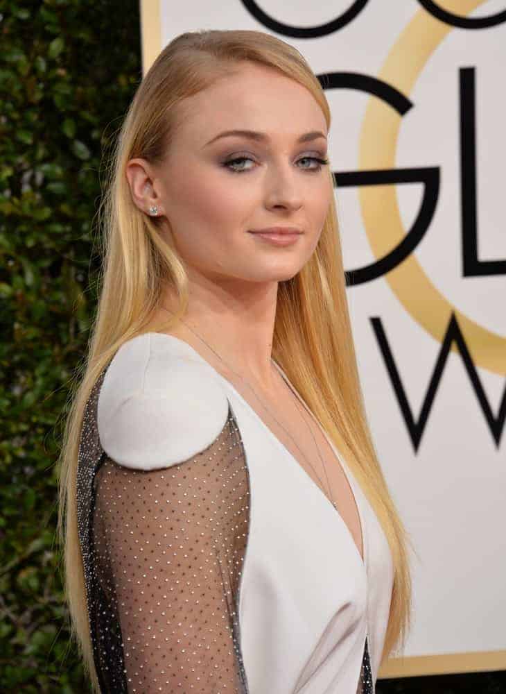 Sophie Turner's blonde locks looked totally flawless in this sleek loose straight hairstyle with side parting at the 74th Golden Globe Awards held on January 8, 2017.