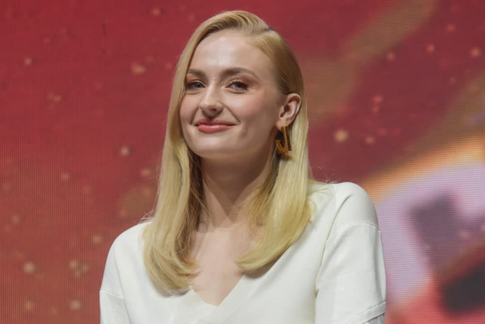 The actress had her blonde straight locks in a sleek side-parted style during the Comic-Con Experience 2018 (CCXP 2018) in São Paulo held on December 8th.