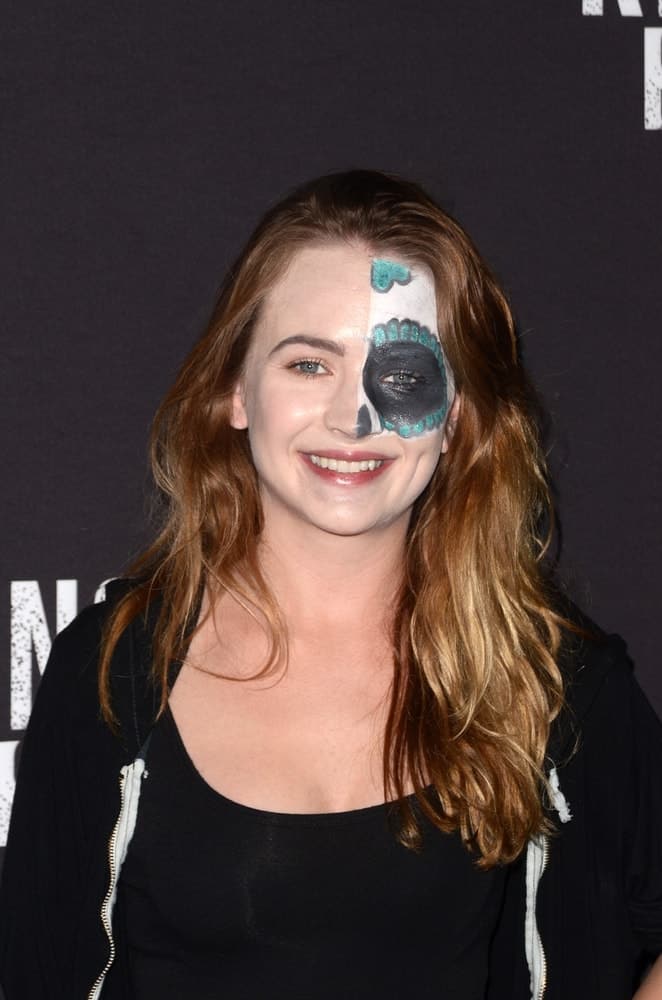 The actress simplifies her look with silky loose waves at the Knott's Scary Farm and Instagram Celebrity Night on September 29, 2017. The actress simplifies her look with silky loose waves at the Knott's Scary Farm and Instagram Celebrity Night on September 29, 2017.