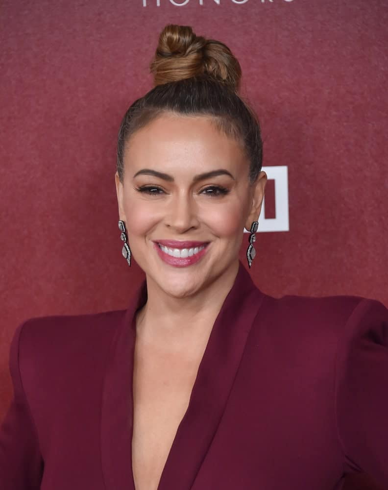 Alyssa Milano arranged her thick tresses into a stylish top knot during the VH1's Trail Blazer Honors on February 20, 2019. It was complemented with gorgeous earrings and a burgundy suit.