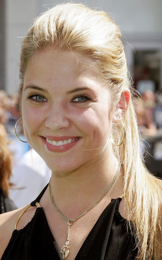 On July 23, 2006, Ashley Benson attended the Los Angeles Premiere of "The Ant Bully" held at the Grauman's Chinese Theater in Hollywood. She wore a sexy casual outfit with her slick blonde ponytail hairstyle.