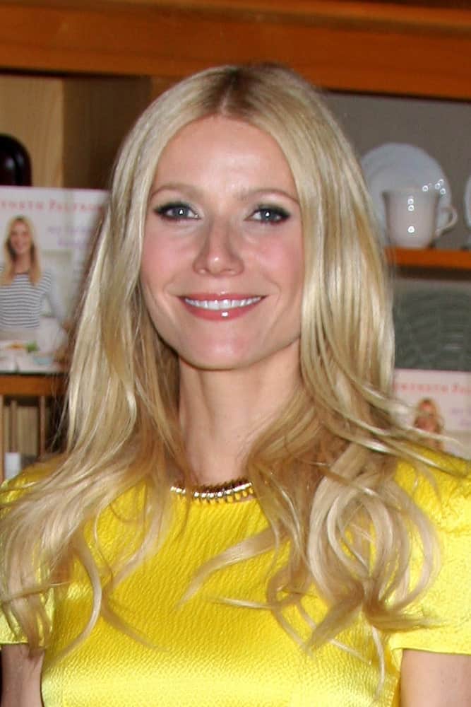 The actress looked cheerful in a vibrant yellow dress incorporated with her semi wavy hair at the event for her book "My Father's Daughter: Delicious, Easy Recipes Celebrating Family & Togetherness" on April 21, 2011.