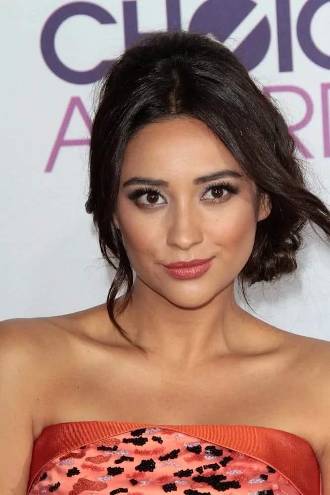 Shay's braided updo with side-parted bangs is a seriously pretty style that gives the 2013 People's Choice Awards Arrivals a modern refresh on January 9, 2013.
