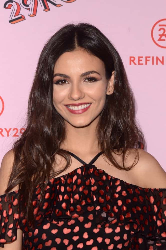 Victoria Justice was at the 29Rooms West Coast Debut presented by Refinery29 at the ROW DTLA on December 6, 2017 in Los Angeles, CA. She wore a patterned casual outfit with her loose and tousled brunette hairstyle that has layers and subtle highlights.