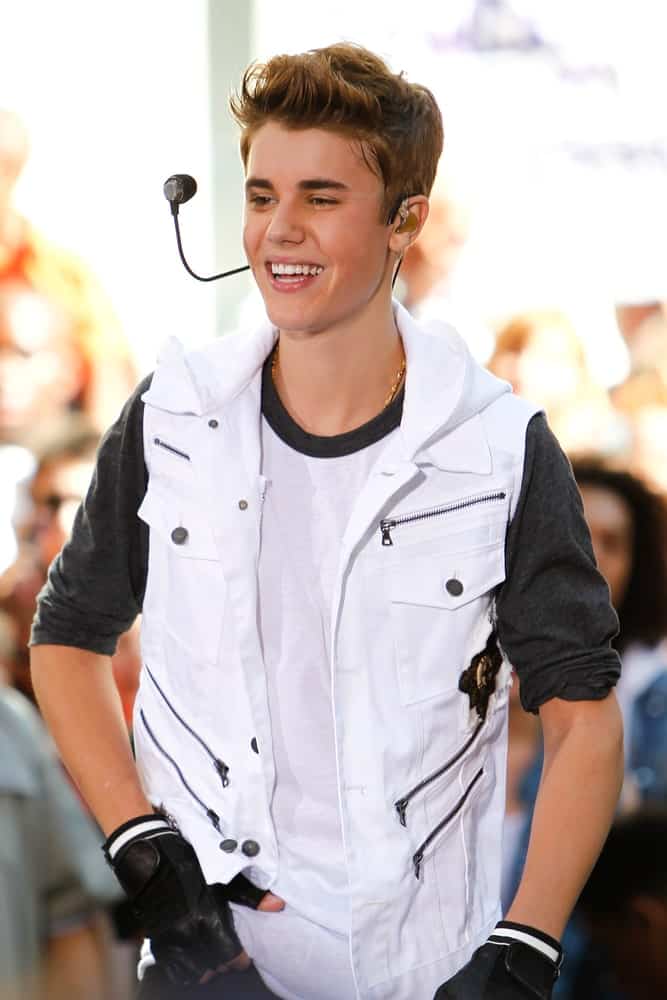 Singer Justin Bieber performed on the Today Show at Rockefeller Plaza on June 15, 2012 with short brown hair that's brushed up in the middle showing some spikes. 