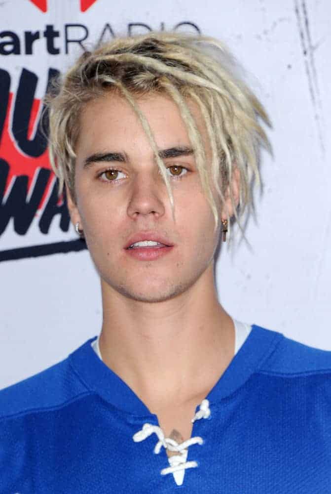 The "Love Yourself" singer experimented with dreadlocks during the 2016 iHeartRadio Music Awards - Press Room held at the Forum in Inglewood, USA. It was dyed in golden platinum blonde with darkened roots for some dimensions.