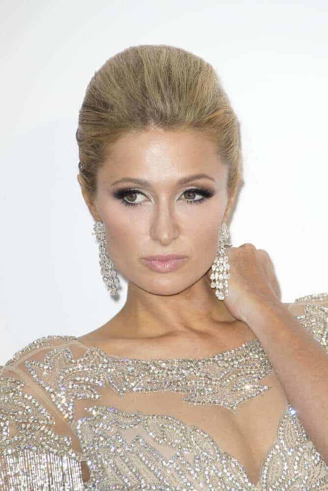 Paris Hilton attended the mfAR Gala Cannes 2017 in an elegant dress and a sleek, high-fashion updo.