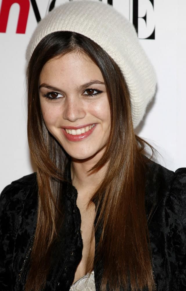 Charming Bilson looked pretty in a beanie that accentuates her sleek layered hair worn during the Teen Vogue Young Hollywood Issue Party last September 20, 2006.
