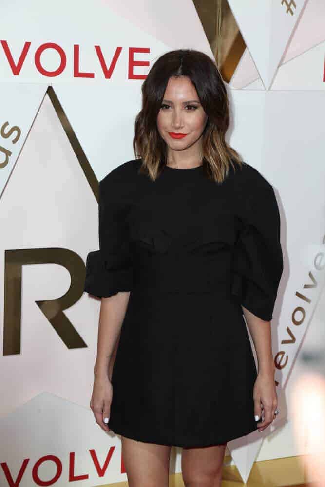 Since Ashley Tisdale is originally a brunette, not maintaining a bleached hair can result into this natural-looking ombre. This gorgeous do was worn especially for the 2017 Revolve Awards at the Dream Hotel Hollywood.