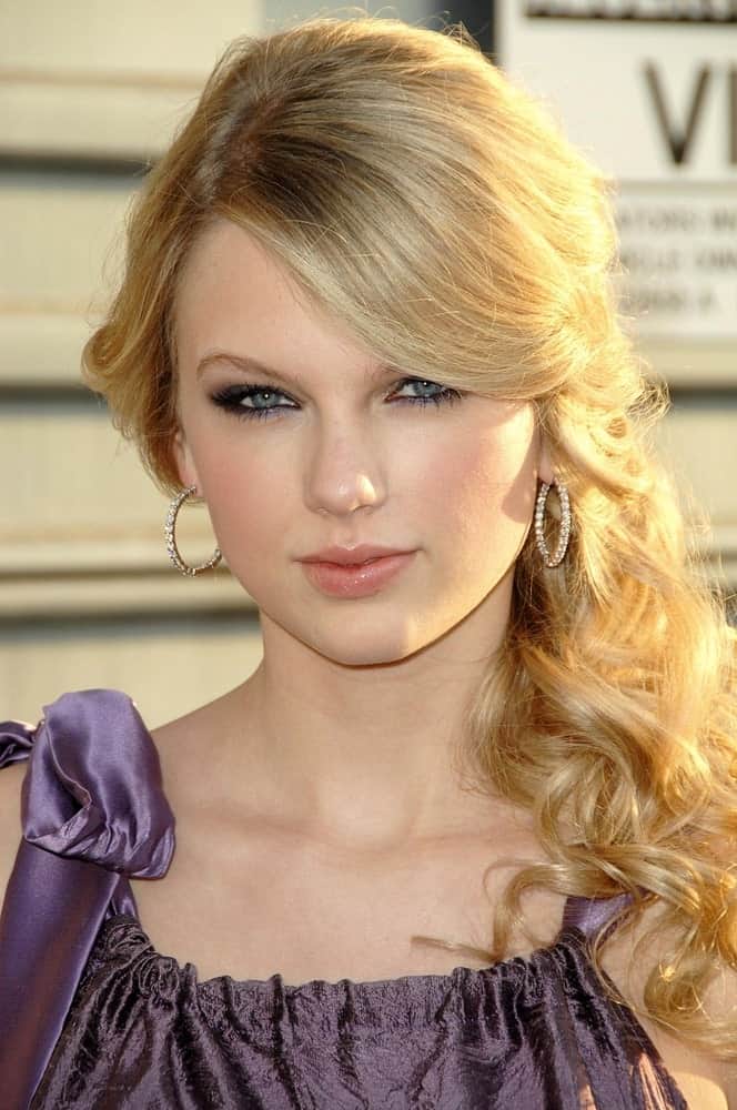 Taylor Swift looked charming in a half updo hairstyle that she gathered on one side during the 10th Annual Young Hollywood Awards by Hollywood Life Magazine on April 27, 2008.