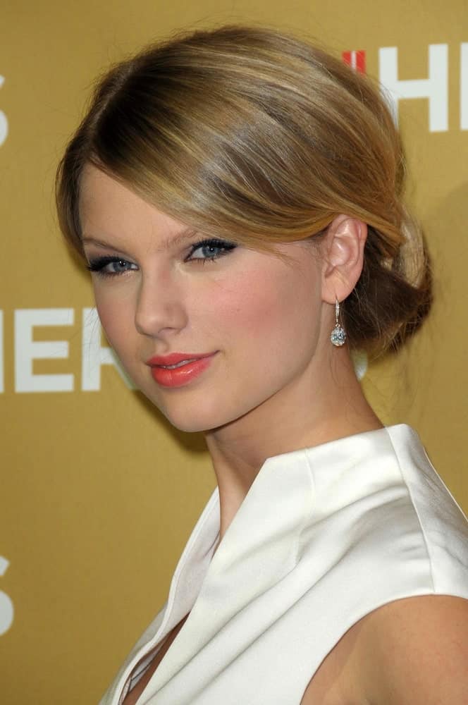 The singer gathered her blonde highlighted hair into a classic low bun during the CNN Heroes An All-Star Tribute held at Kodak Theatre, Hollywood, CA on November 22, 2008.