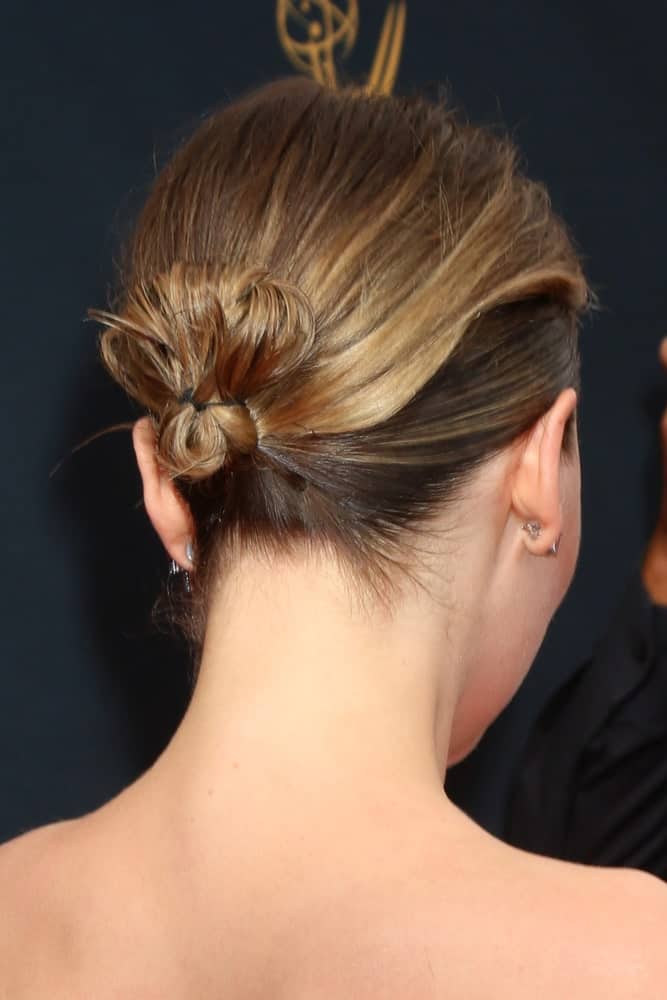Back profile of Emilia Clarke at the 2016 Primetime Emmy Awards.