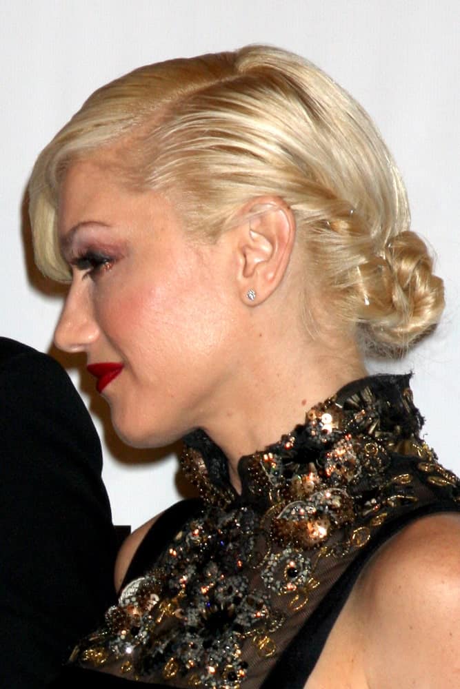 Gwen Stefani arrived at the MOCA’s Annual Gala “The Artist’s Museum Happening” 2010 at the Museum of Contemporary Art last November 13, 2010 in Los Angeles, CA. She was a picture of elegance with her slick low bun hairstyle.