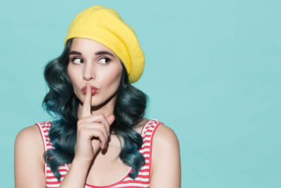 Hipster-vibe, curly blue hair.