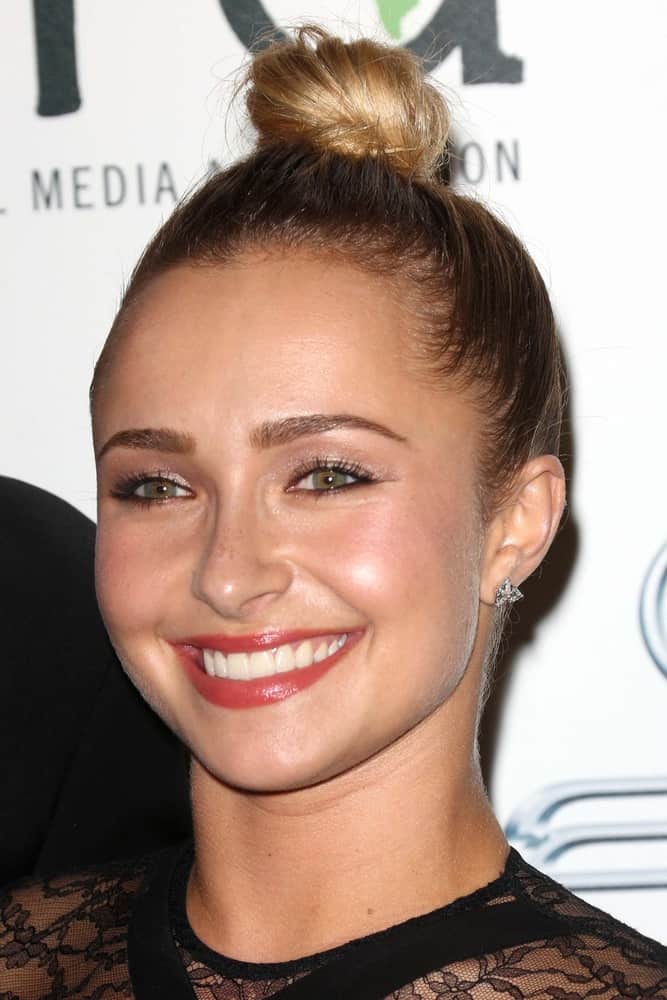 If you have fine or thin hair, then this is a good look to try. Hayden Panettiere’s stylist brushed the hair up into a tight, high ponytail and wrapped the ends into a smooth bun. Pull apart slightly to add a little volume to the bun and finish with a glossing spray.