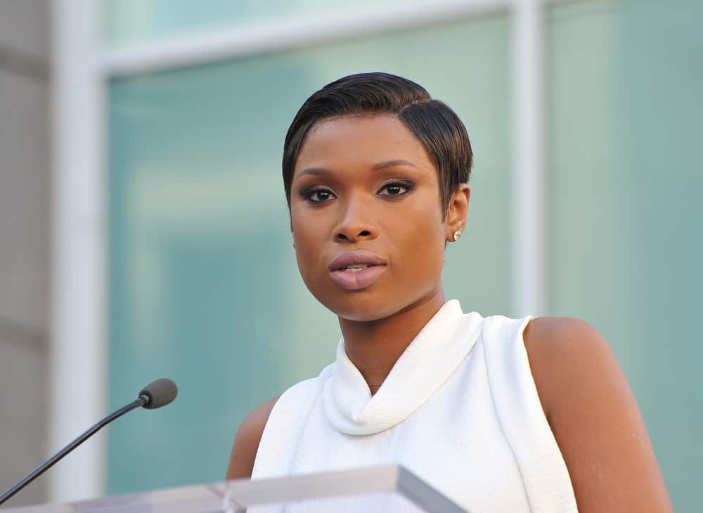 Jennifer Hudson short side-part hairstyle 2013