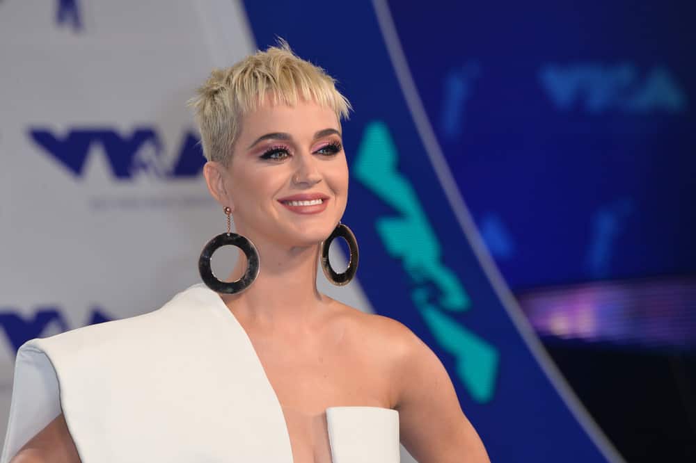 Katy Perry short blonde hairstyle
