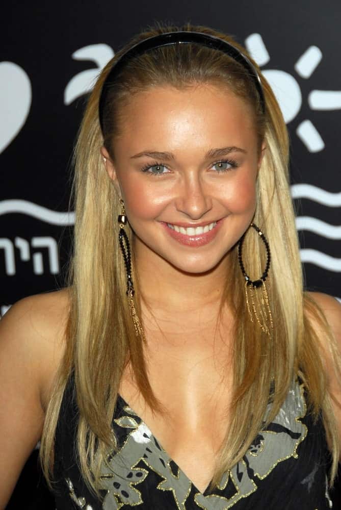 The actress sports a loose hairstyle that’s slicked back by a headband. It is paired with charming boho earrings that she wore during the world premiere of “Rocky Balboa” on December 13, 2006.