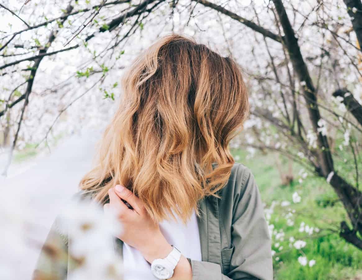 These stunning highlights are created with a mixture of red, blond and light brown hues. The colors mellow down to a pale orange at the tips. This is the perfect look for the fall and spring seasons.