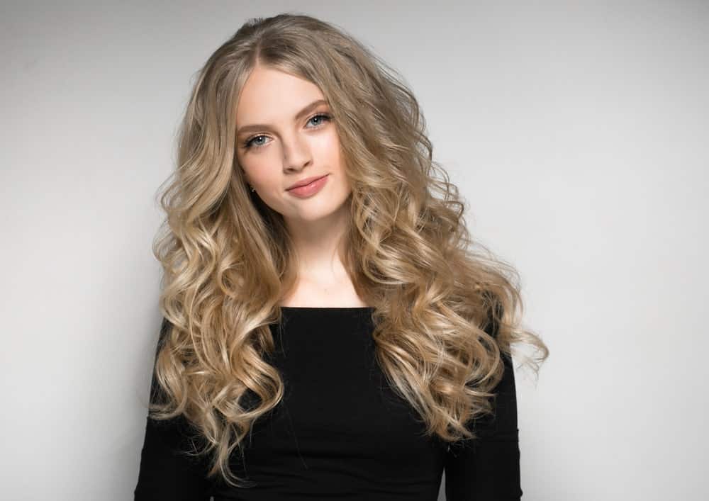 You can see the streaks of pale red and warm and icy blondes in this woman’s long straight hair. This is perfect for a no-fuss, party look.