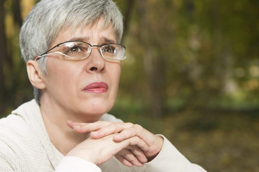 This is perhaps one of the most famous hairstyles among women over 50. Being lighter on the sides and with extra volume at the top, this hairstyle is perfect to support all types of glasses, even the big and heavy ones. It also makes sure your glasses or sunglasses never feel too much or too big for your face. 