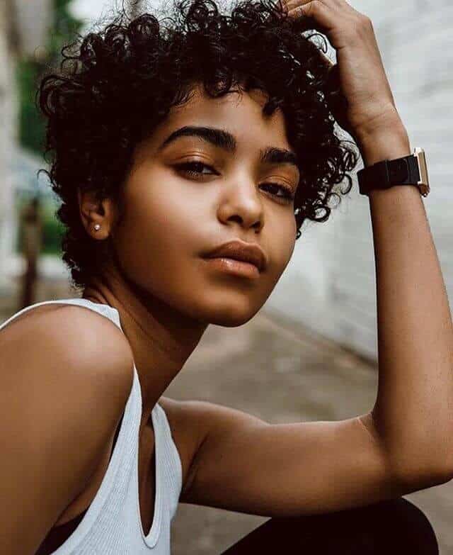 Did you know that you can get the coolest pixie cut if you have tight kinky curls? Just check out this young woman rocking the look.